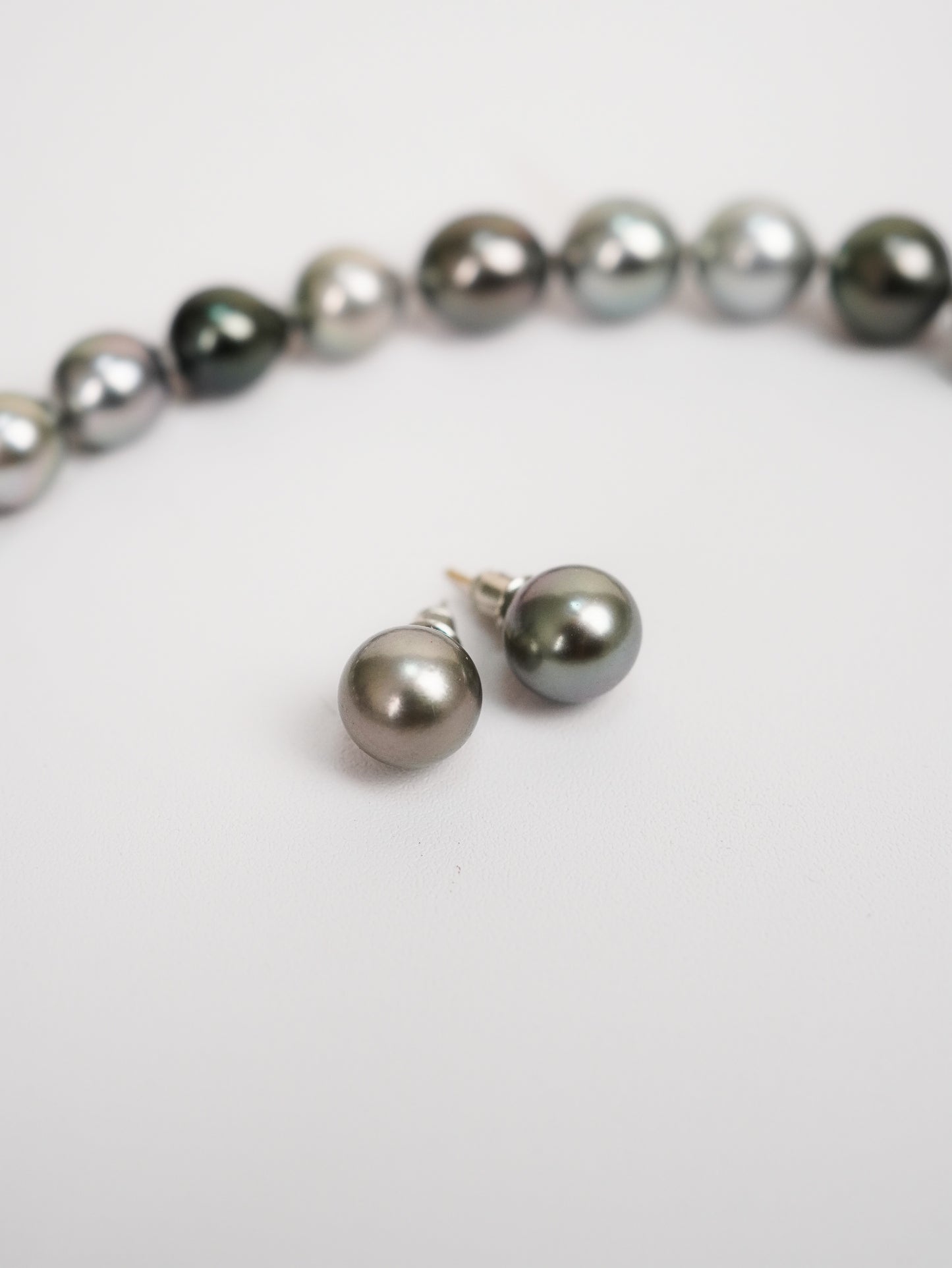 Aomame Tahitian Pearl Stud Earrings